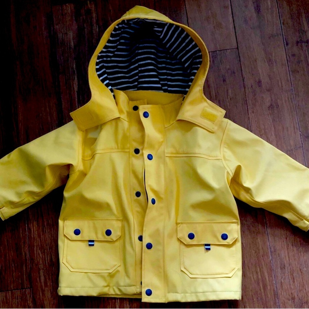 Jojomamanbebe rain jacket yellow toddler size 18-24 months, no flaws at all.